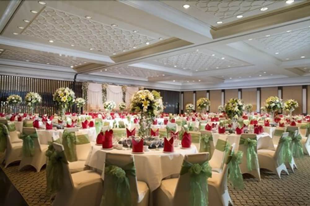 Фото Bumi Surabaya City Resort