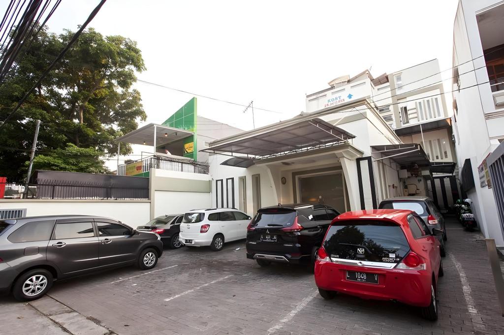 Фото RedDoorz near Taman Bungkul