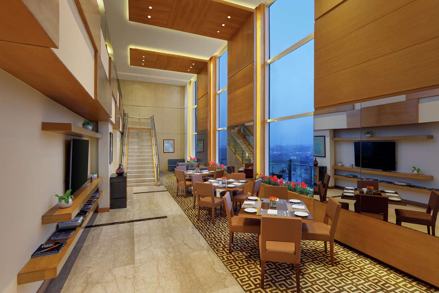 Фото DoubleTree by Hilton Hotel Gurgaon - New Delhi NCR