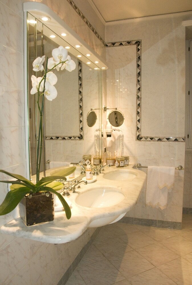 Фото Hotel De La Ville