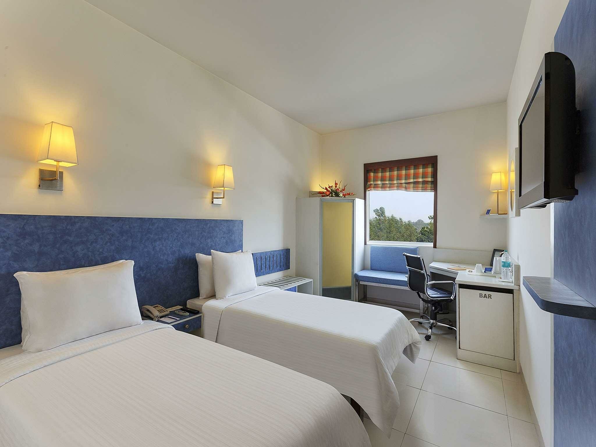 Фото Hometel Roorkee