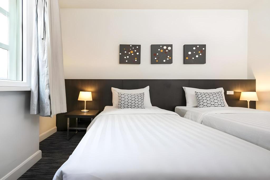 Фото 24 Inn Hotel