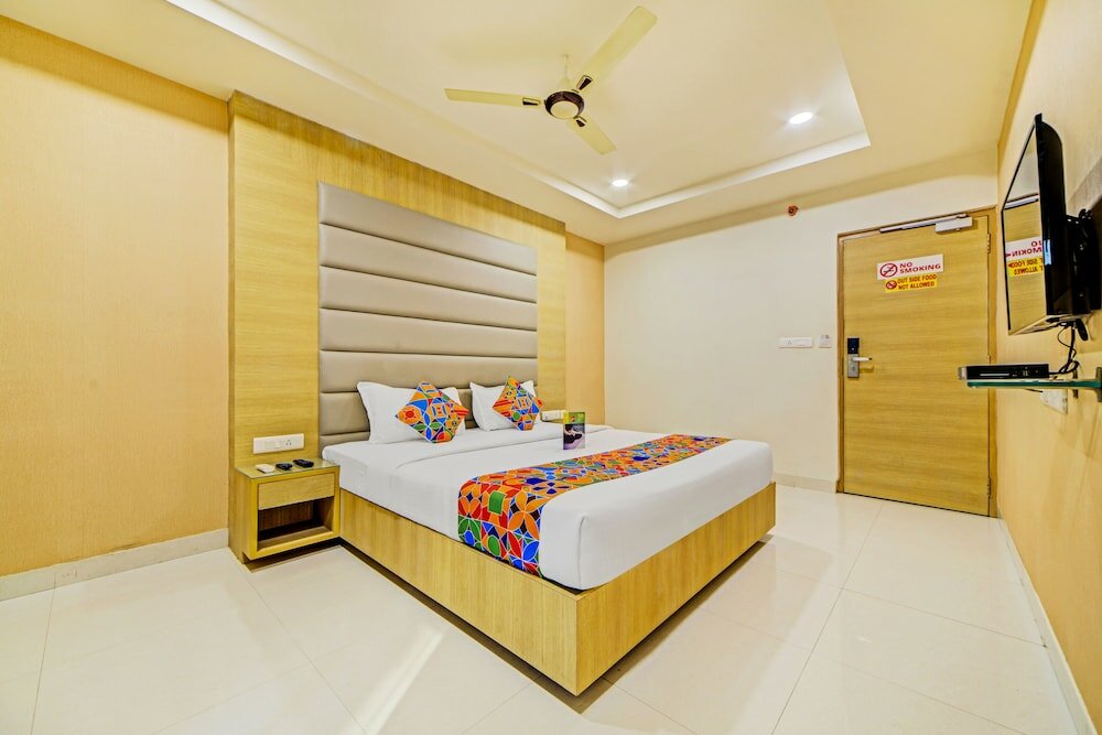 Фото Veeraj Suites