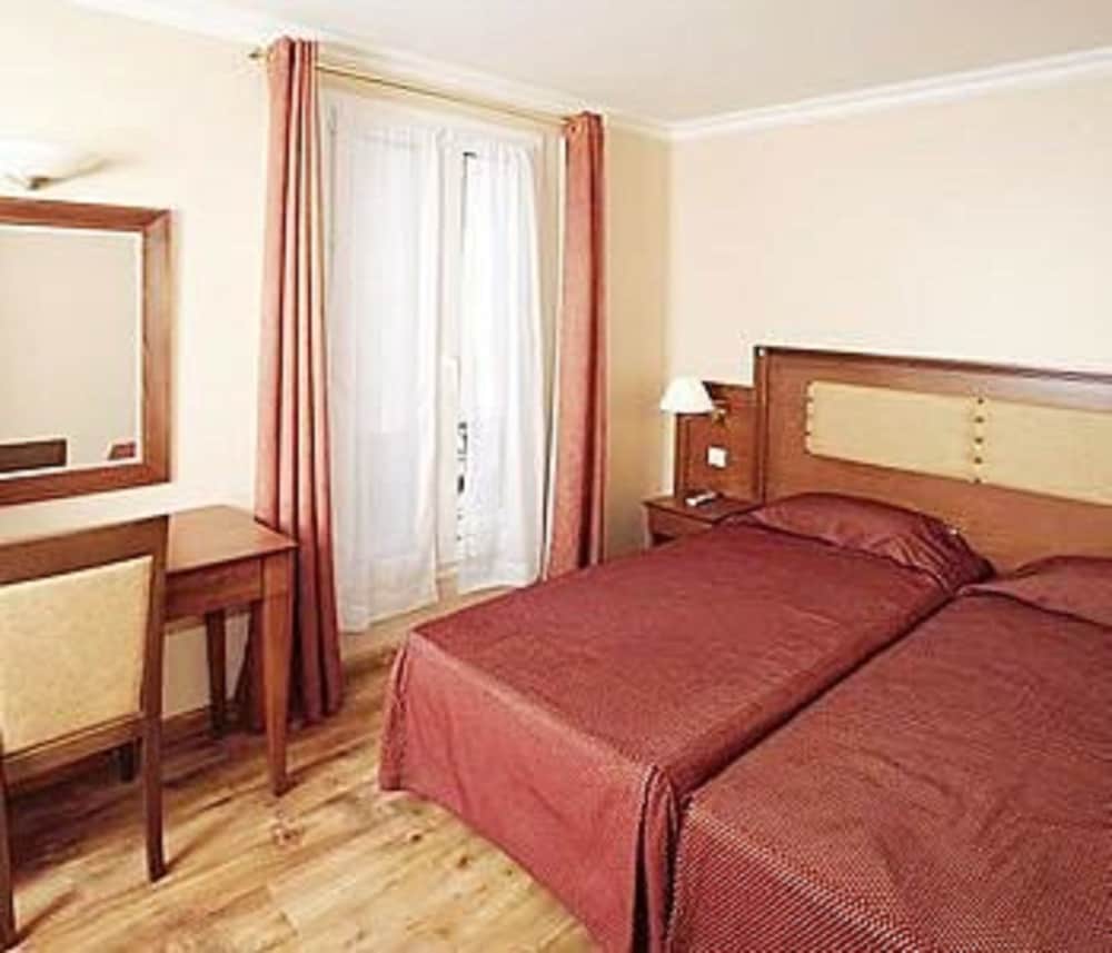 Фото 121 Paris Hotel