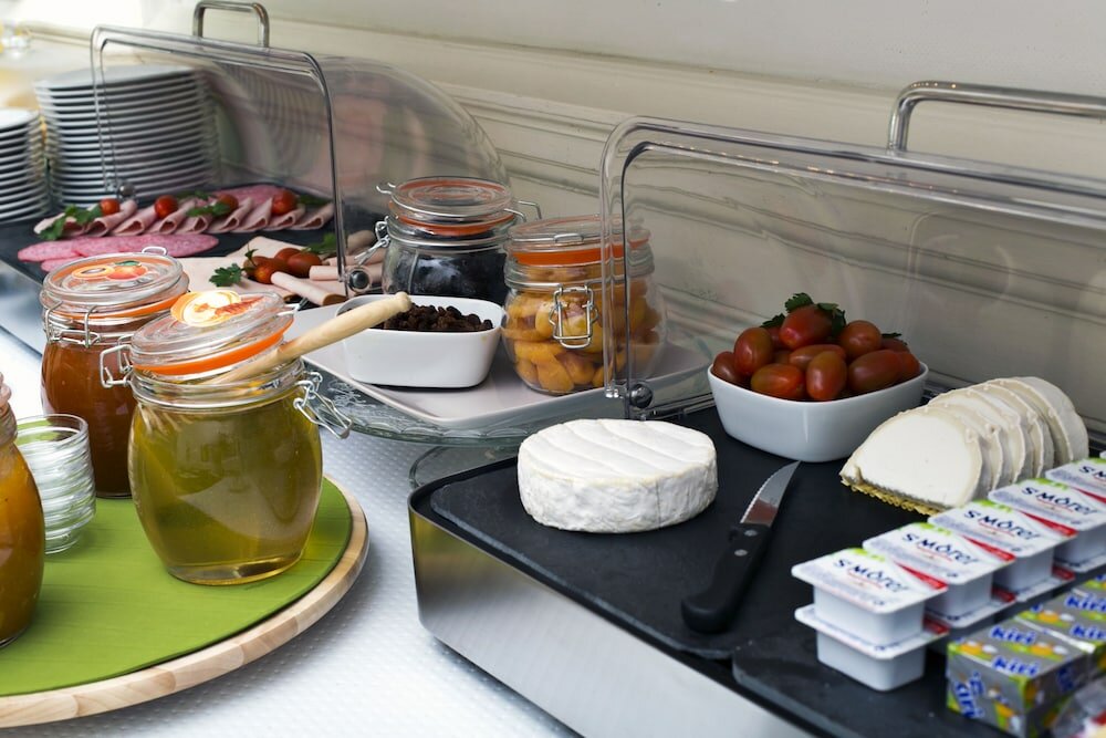 Фото Grand Hotel du Midi Montpellier