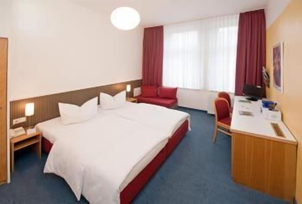 Фото отеля 2