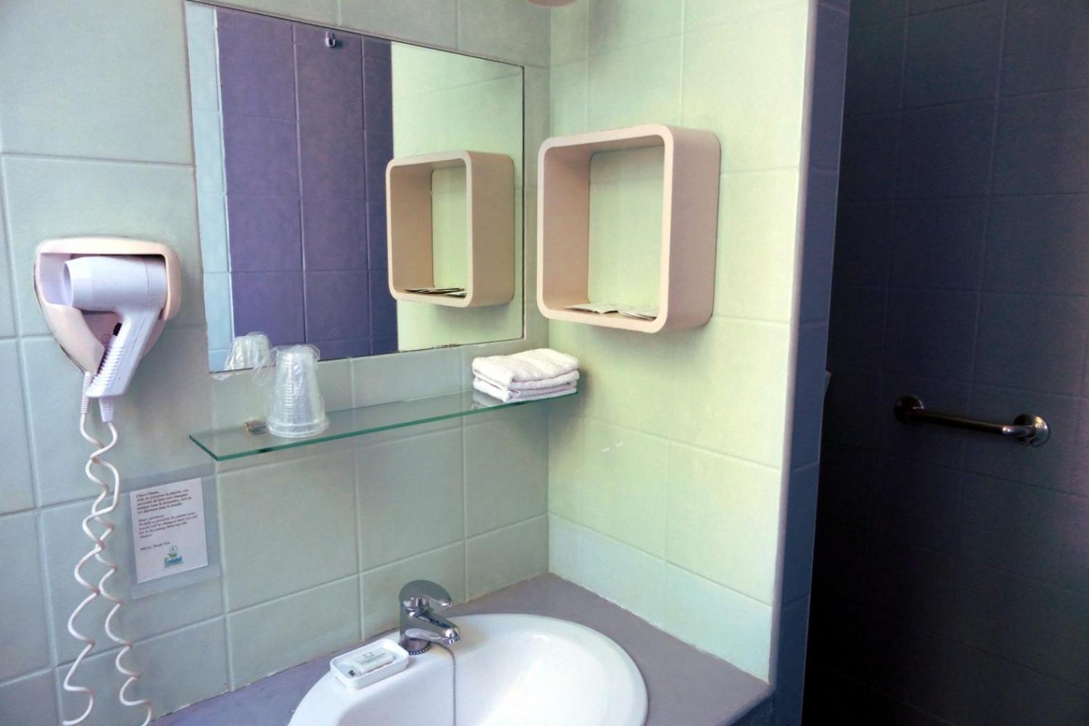 Фото Hôtel Les Corps Saints