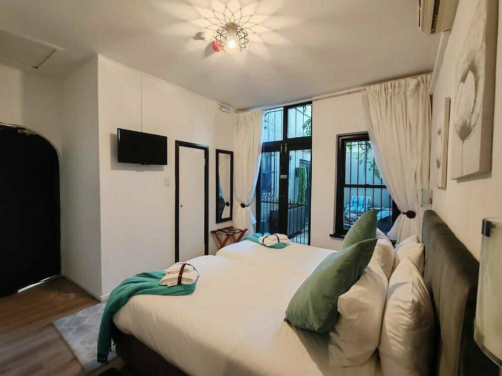 Hotel Point B Guest House, Capetown, photo