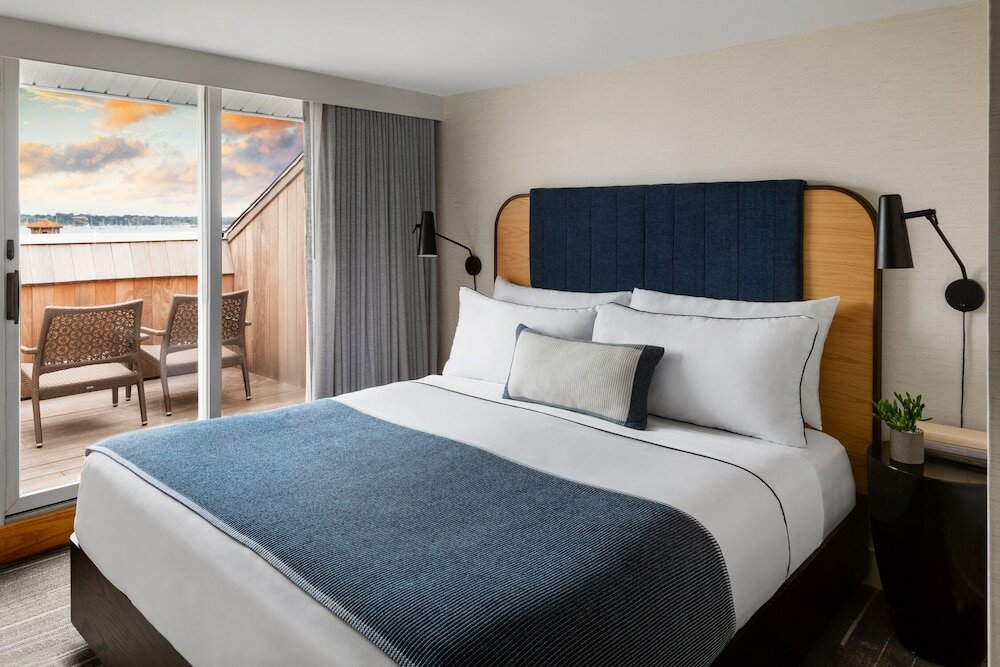 Фото Newport Harbor Island Resort