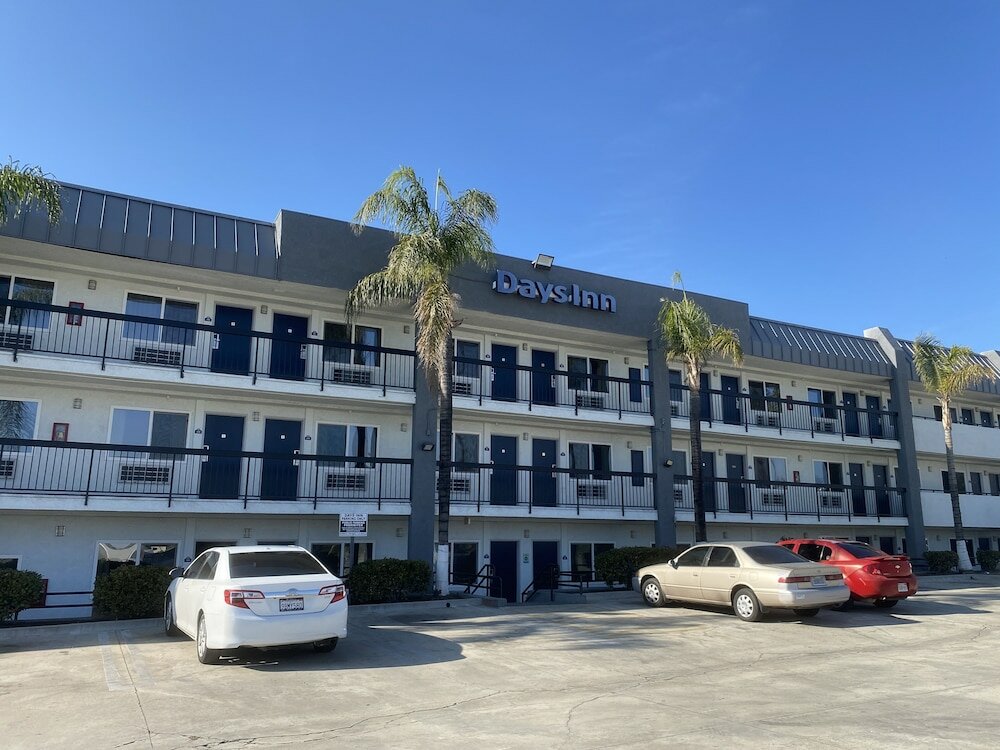 Фото Days Inn by Wyndham Ontario Airport