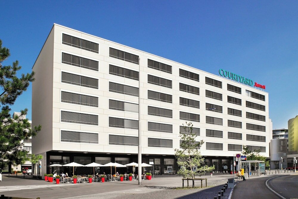 Фото Courtyard by Marriott Zurich North