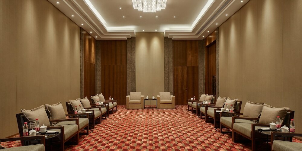Фото Hualuxe Ningbo Harbor City, an Ihg Hotel