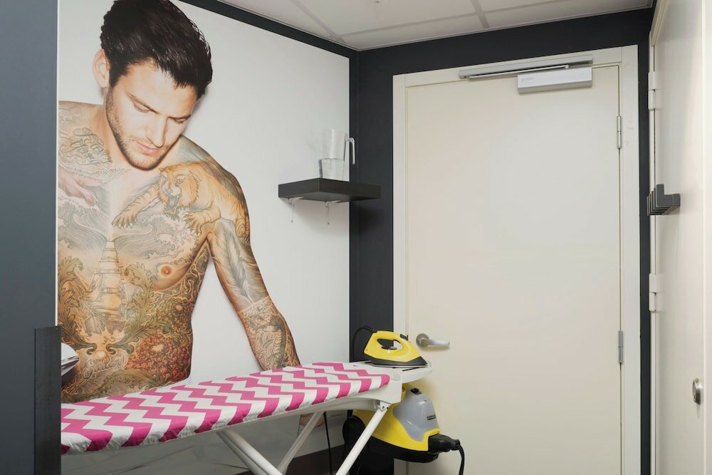 Фото Moxy Southampton