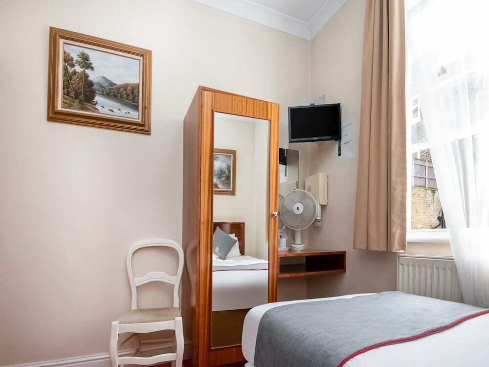 Фото St Georges Hotel Pimlico