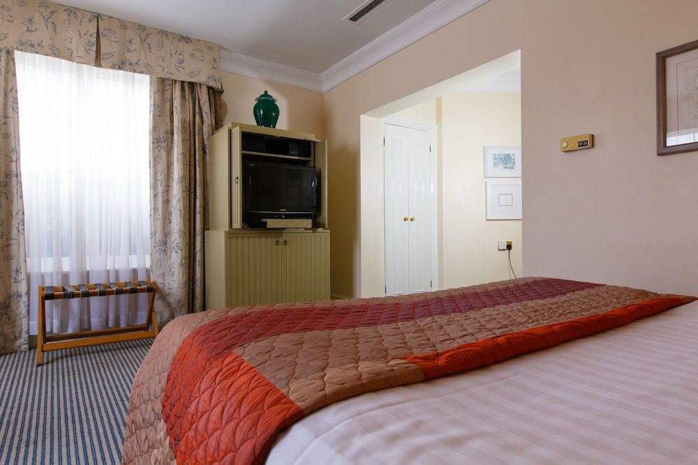 Фото Kingston Lodge Hotel