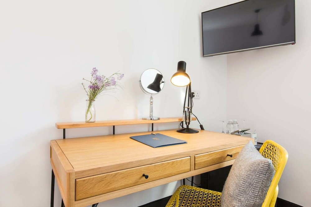 Фото Bedford Corner Hotel