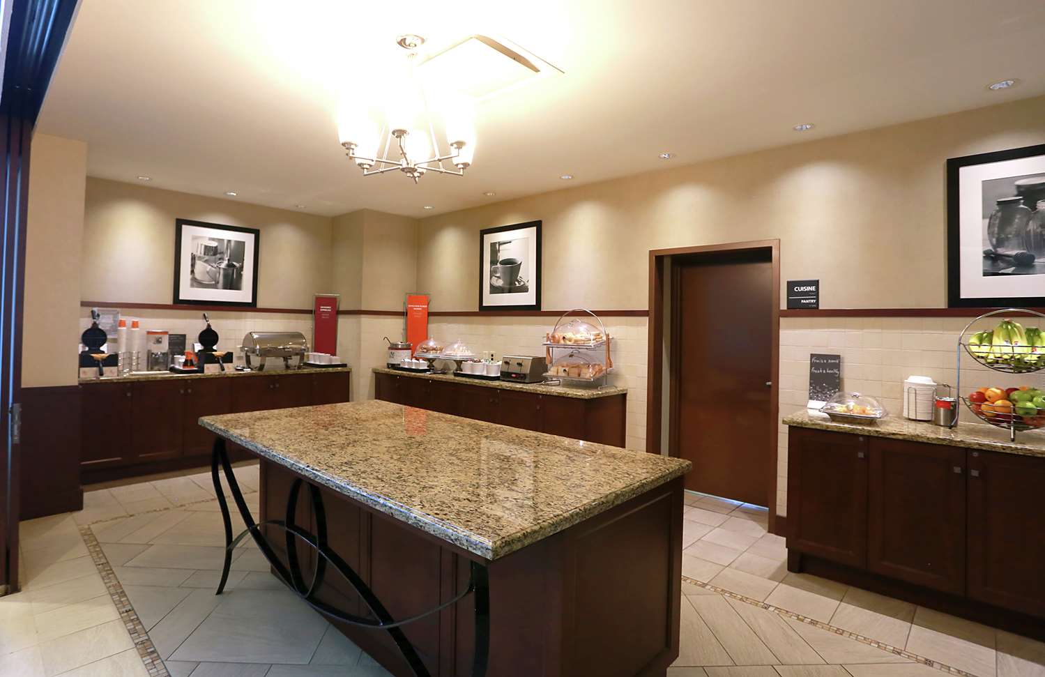 Фото Hampton Inn & Suites by Hilton Laval