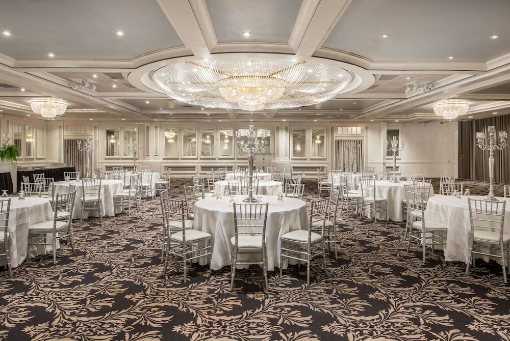 Фото Armon Plaza Montreal Airpt, Trademark Collection by Wyndham