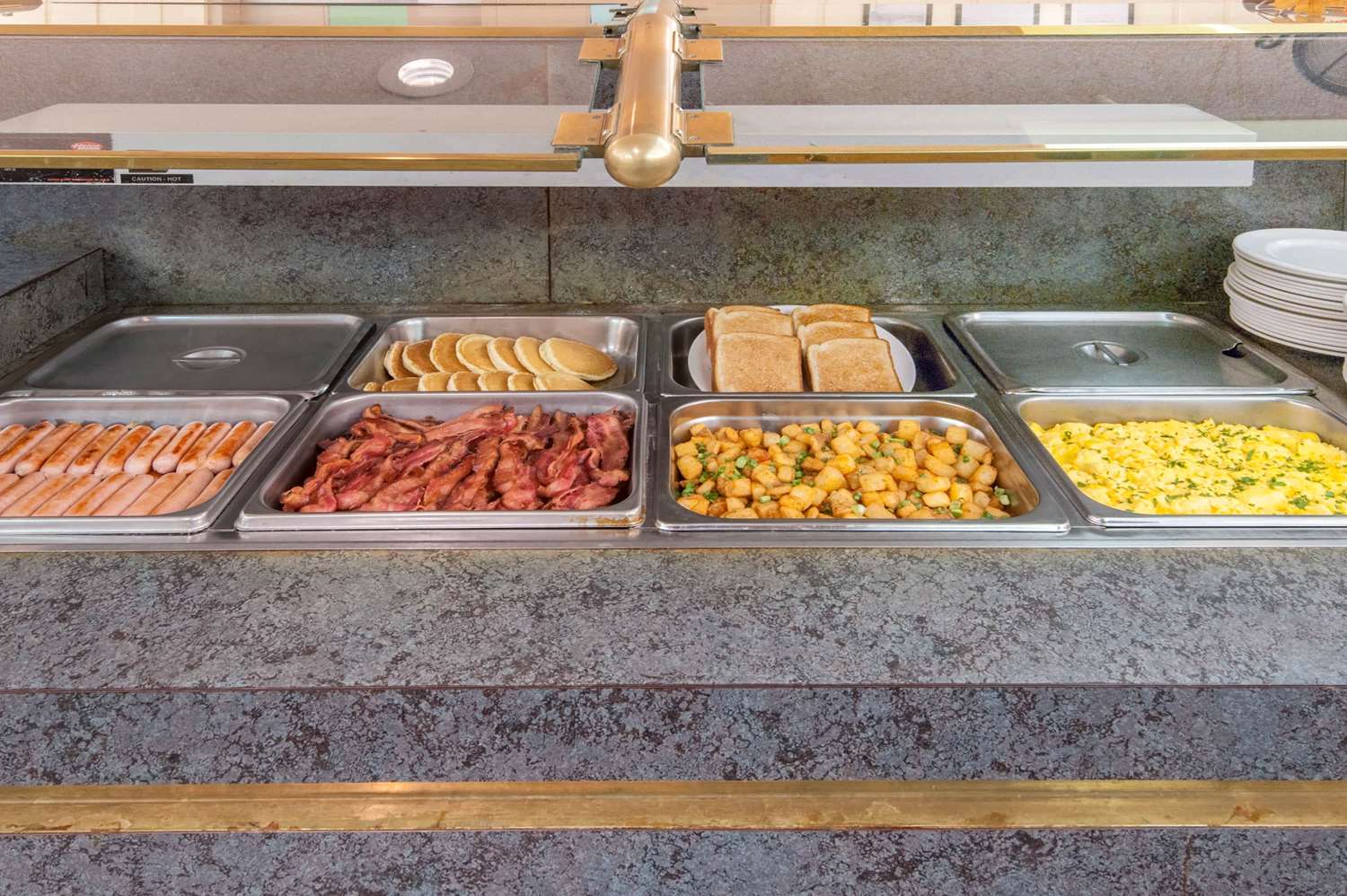 Фото Ramada Plaza by Wyndham Calgary Downtown