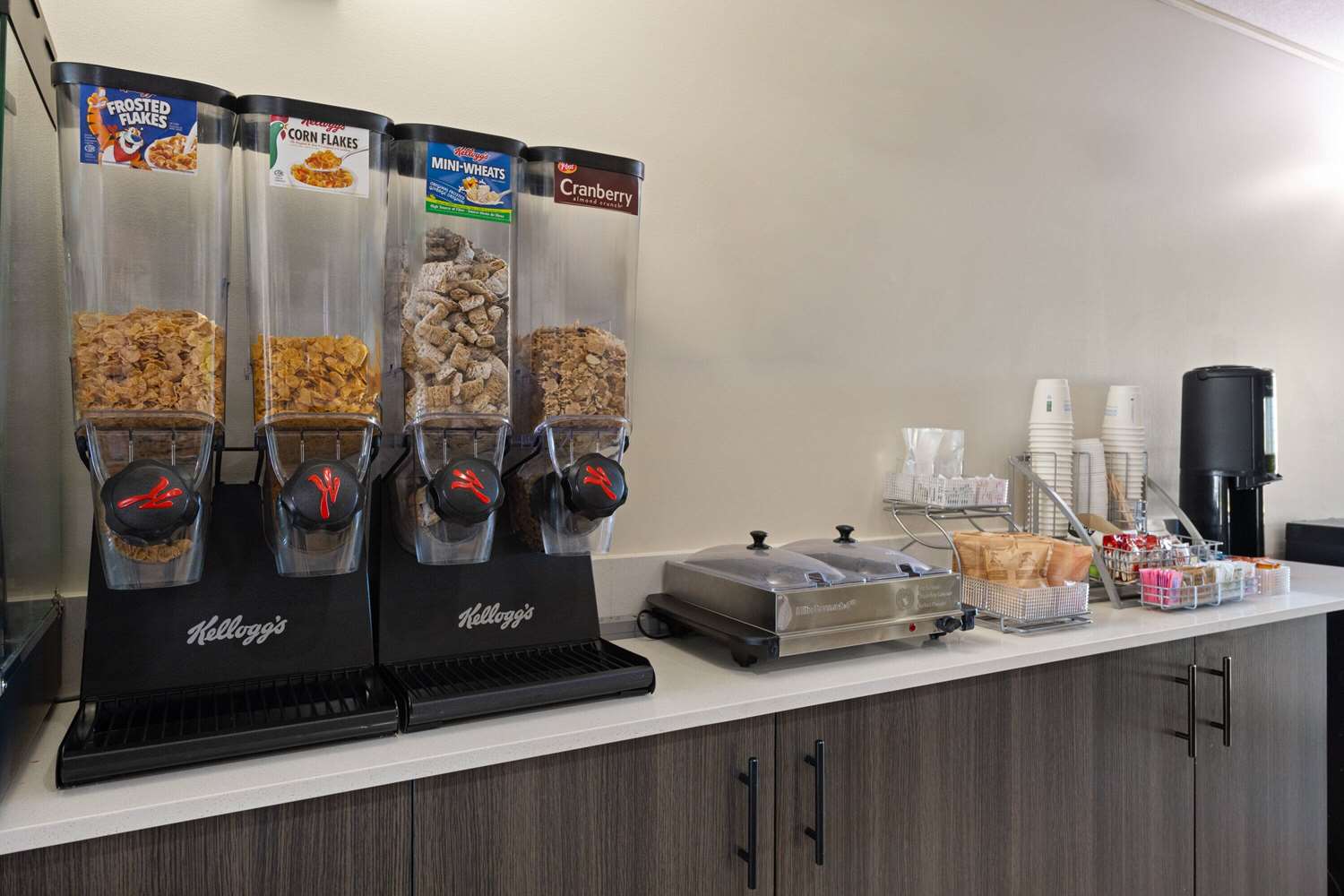 Фото Super 8 by Wyndham Fort McMurray