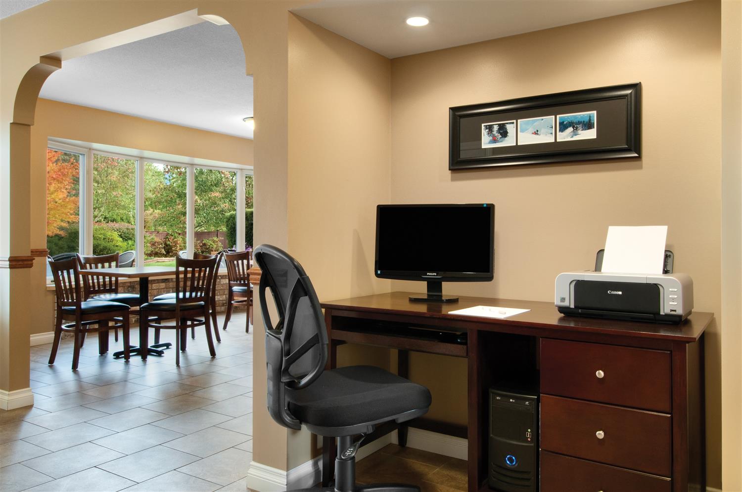 Фото Best Western Sicamous Inn