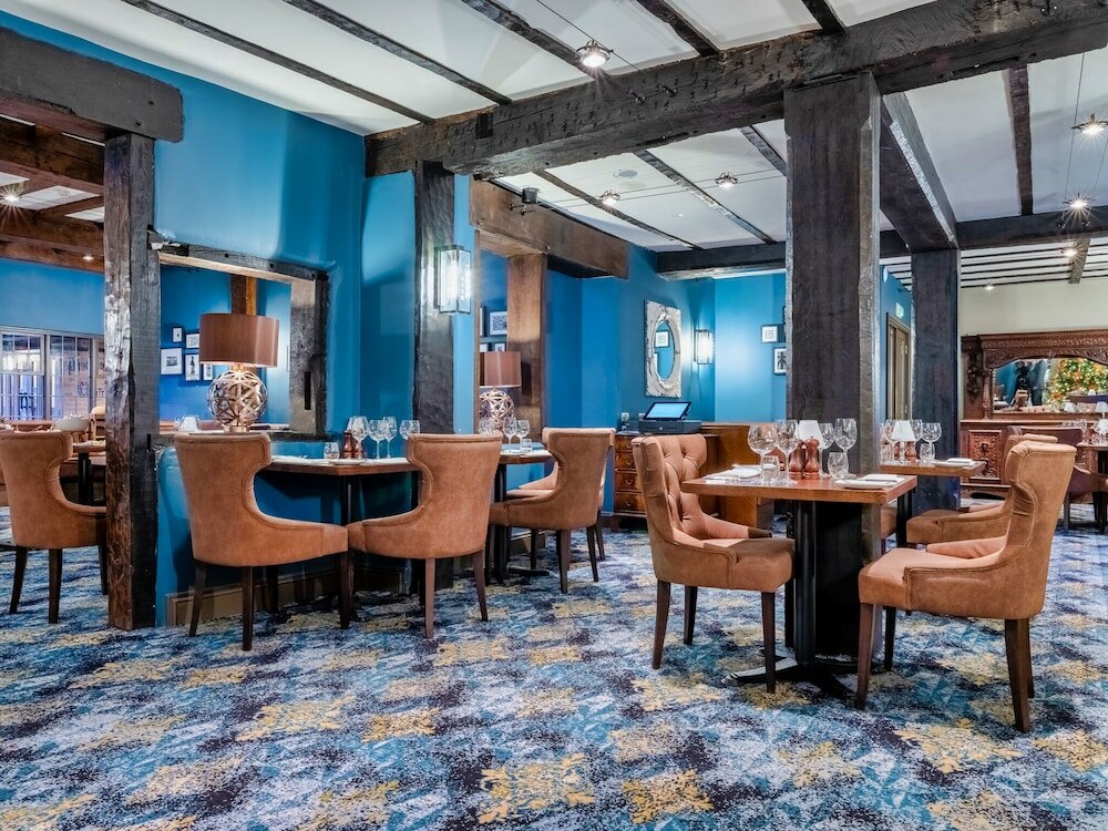 Фото The Feathers Hotel