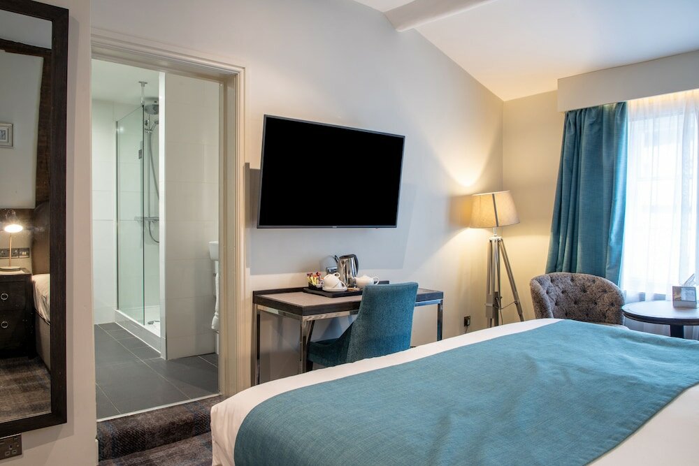 Фото The Feathers Hotel