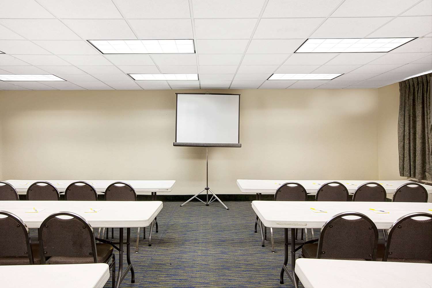Фото Days Inn And Suites Houston North/Aldine