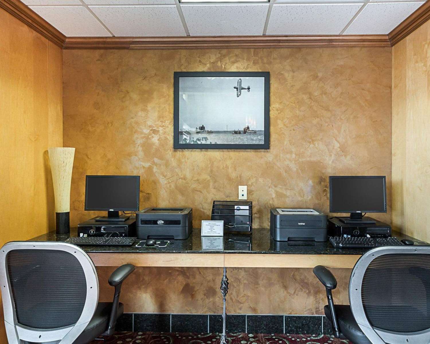 Фото Comfort Suites Airport