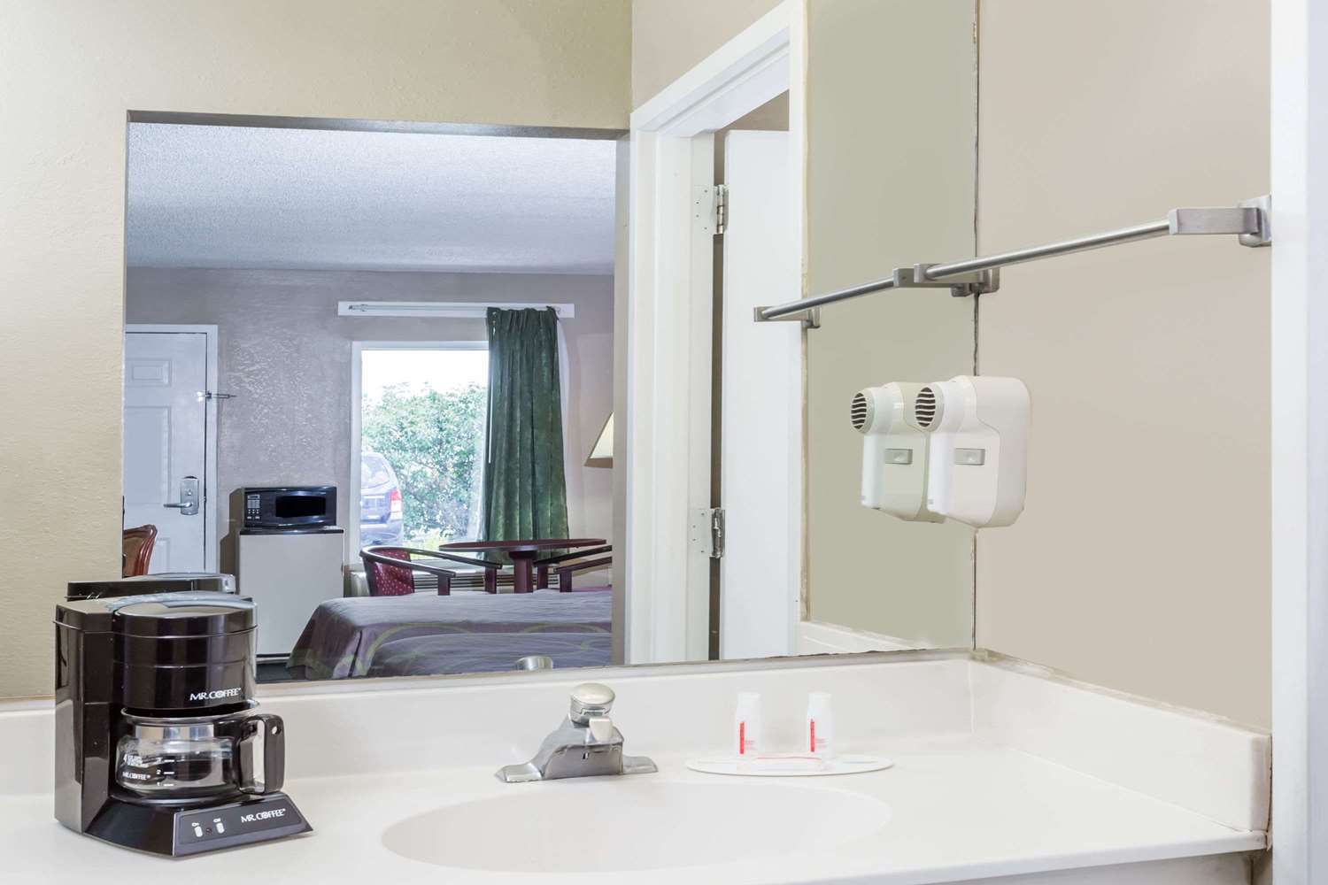 Фото Super 8 by Wyndham Port Wentworth Savannah Area