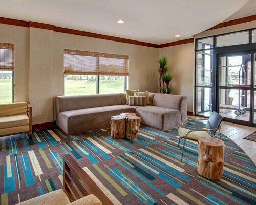 Гостиница Comfort Suites Bossier City - Shreveport East в Бошьер Сити