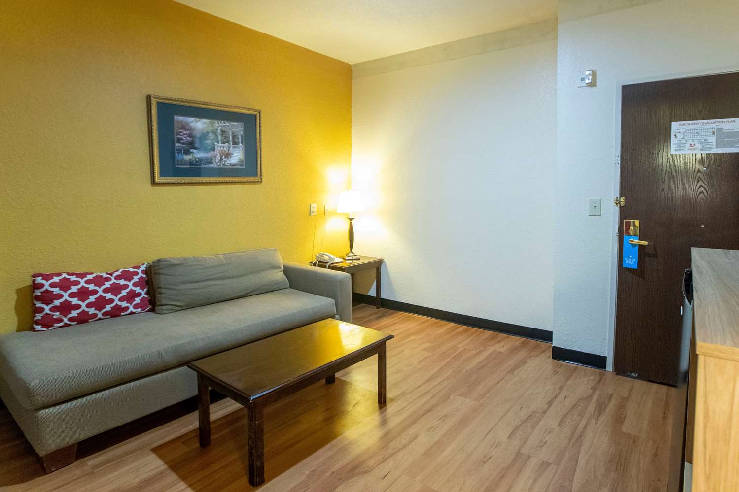 Фото Days Inn And Suites Houston North/Aldine