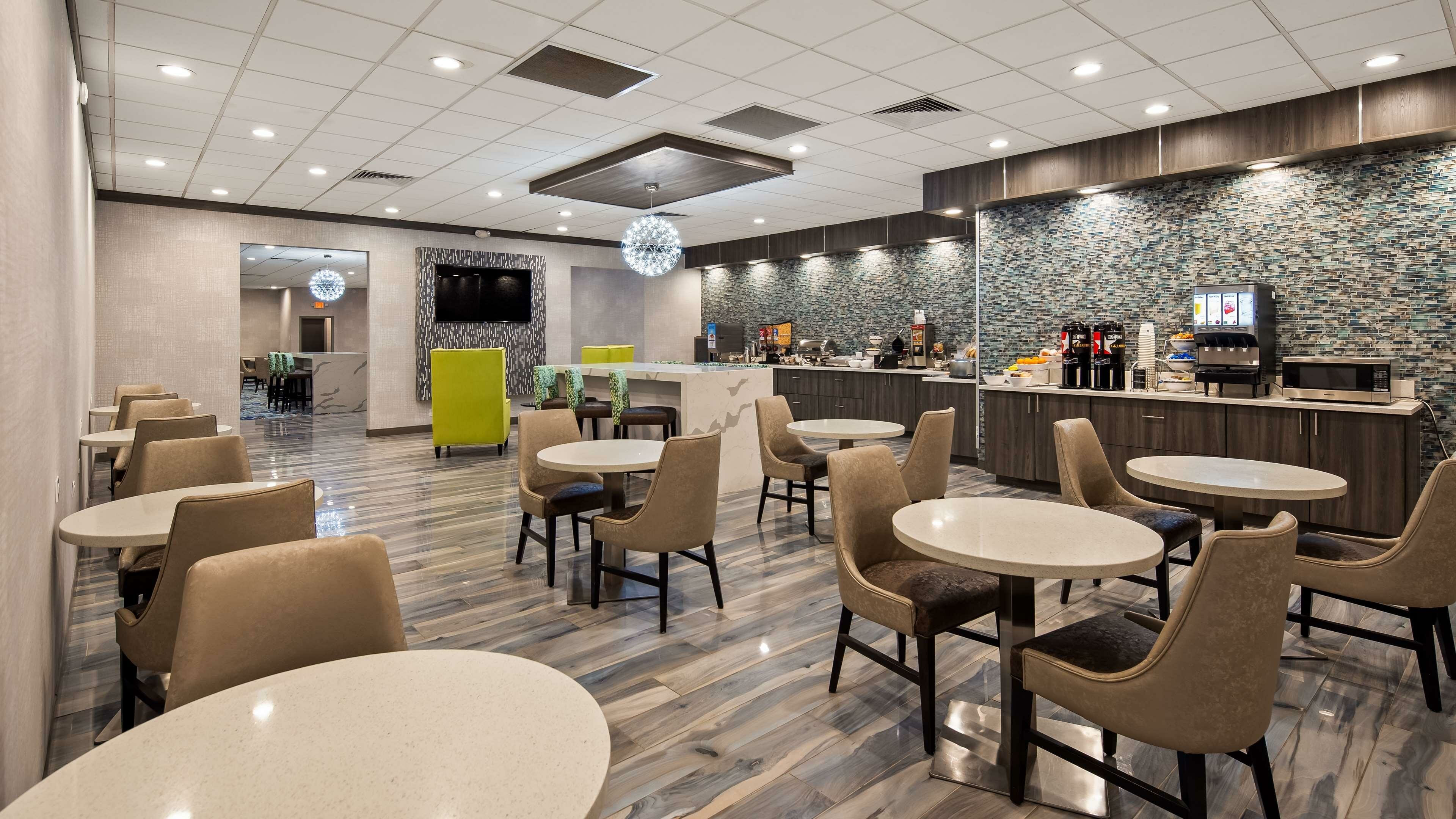 Фото Best Western Plus Executive Residency Denver-Central Park Hotel