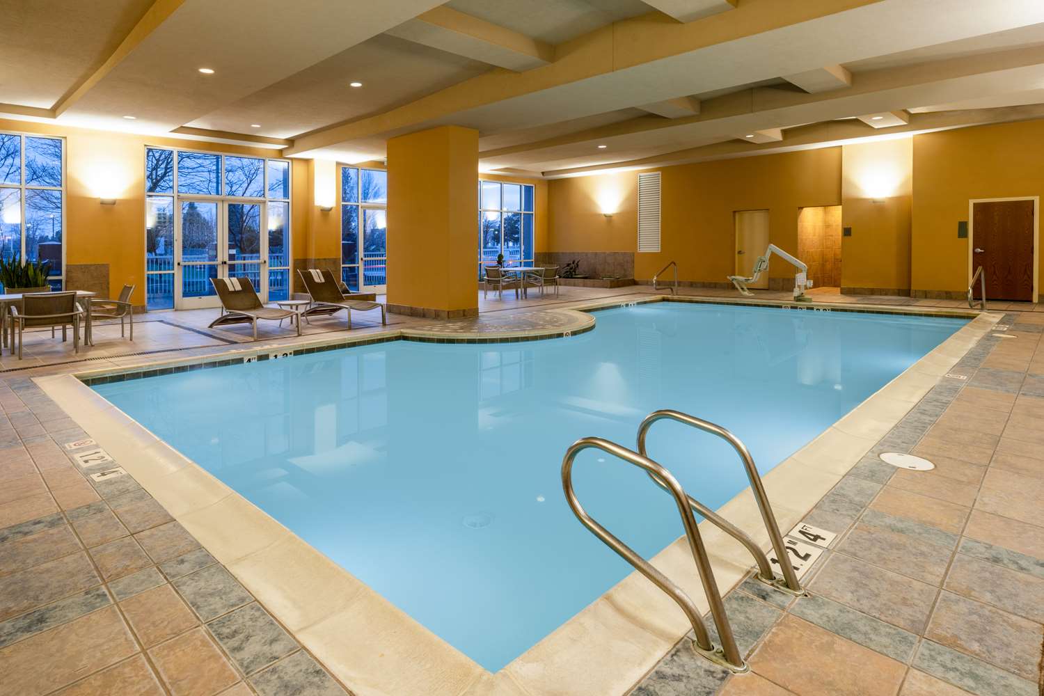 Фото Embassy Suites by Hilton Portland Airport
