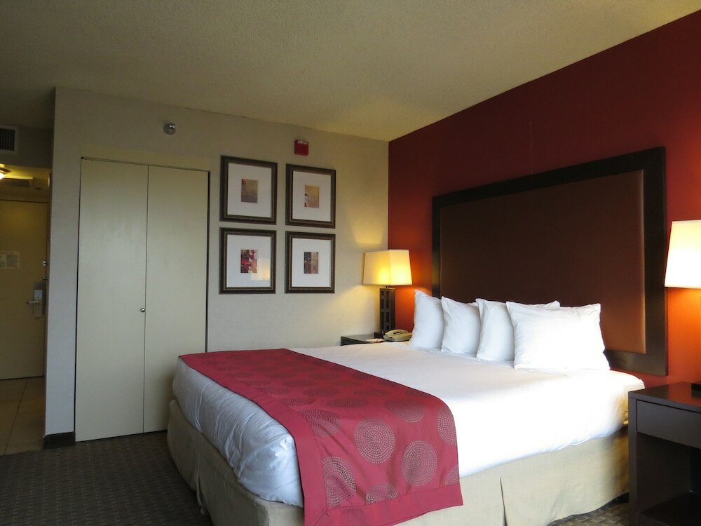 Фото Ramada by Wyndham Phoenix Midtown