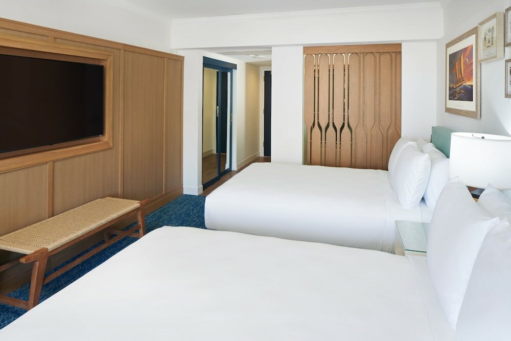 Фото Outrigger Reef Waikiki Beach Resort