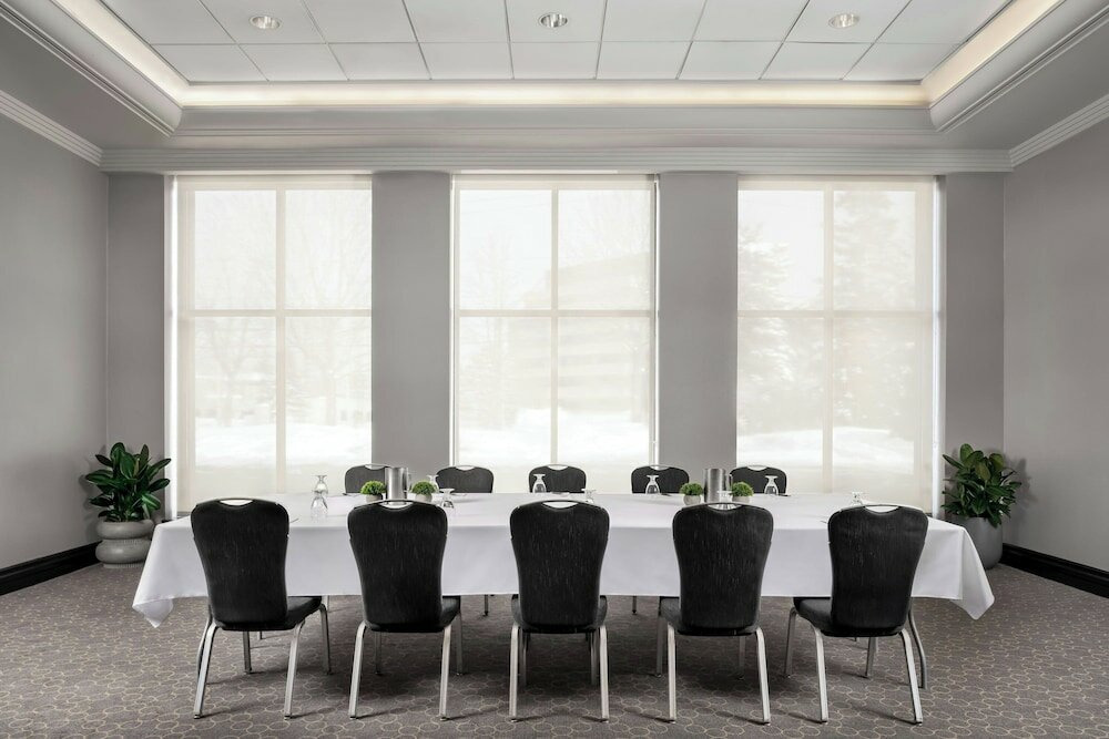 Фото Sheraton Toronto Airport Hotel & Conference Centre