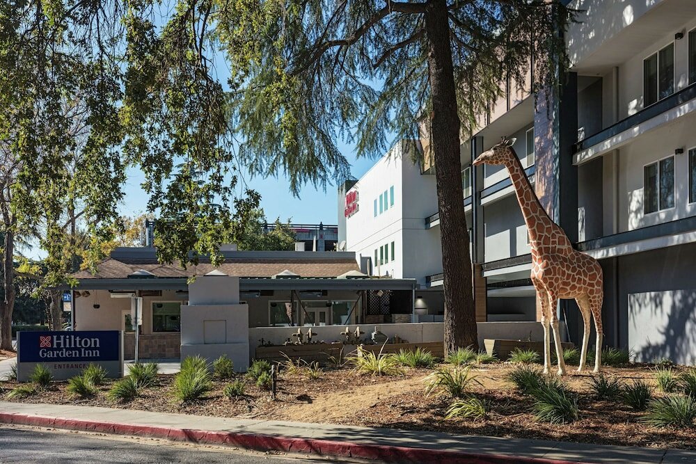 Фото Hilton Garden Inn Davis Downtown