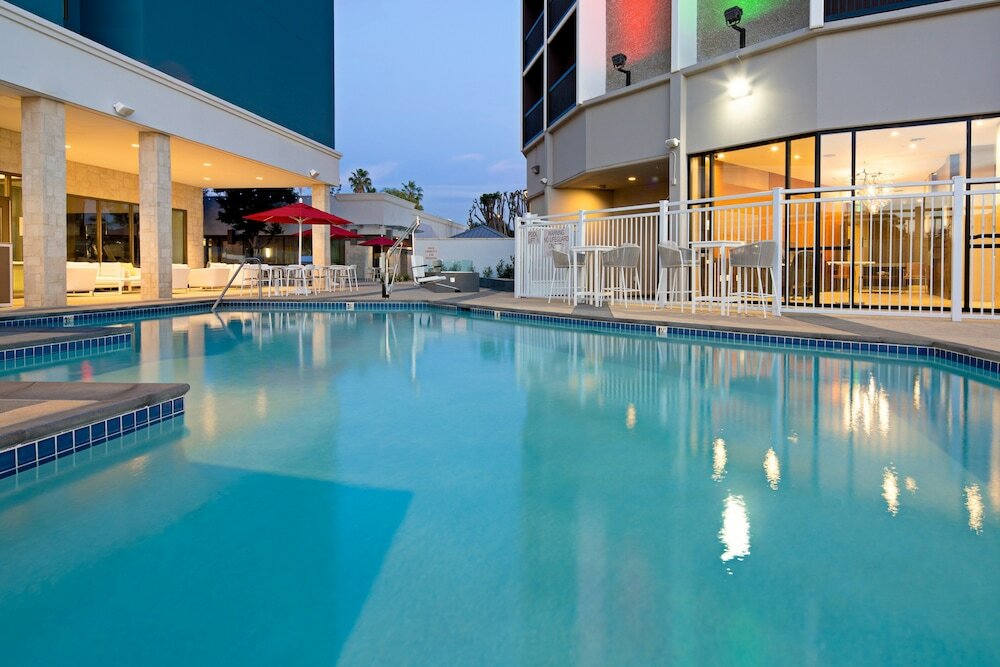 Фото Staybridge Suites Long Beach Airport, an Ihg Hotel