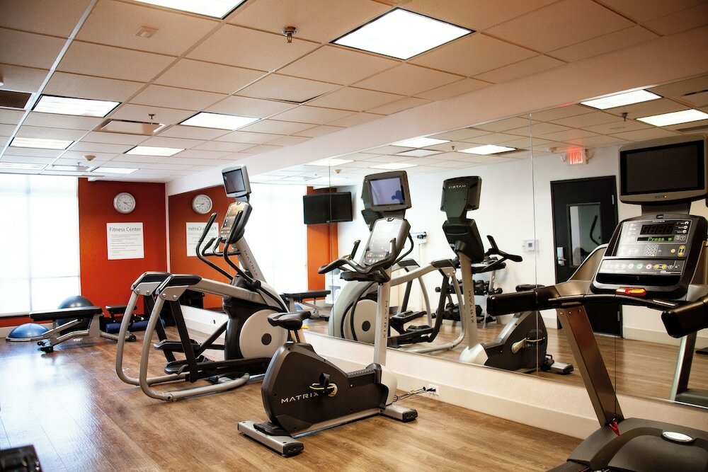 Фото Holiday Inn Express and Suites Overland Park, an Ihg Hotel