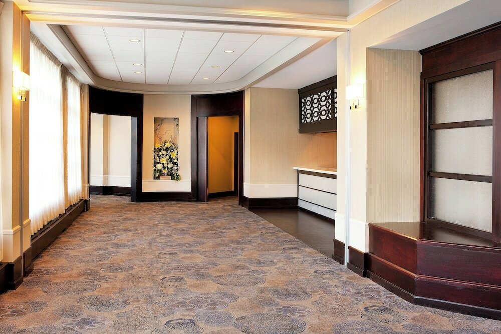 Фото Sheraton Portsmouth Harborside Hotel