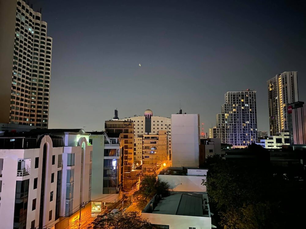 Фото Rest at Ratchada Hotel