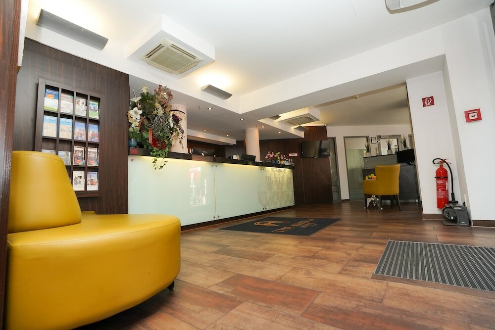 Фото The Atrium Hotel