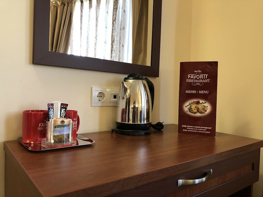 Фото Hotel Favorit