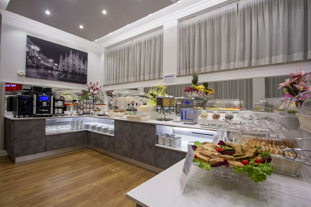 Фото Hotel Flora Milan