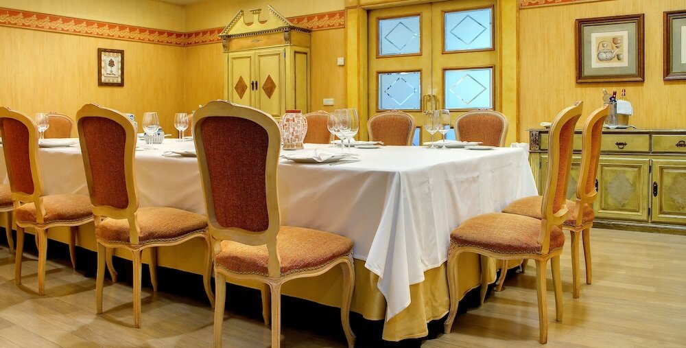 Фото Oca Puerta del Camino Hotel