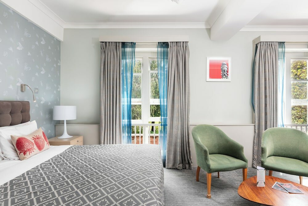 Фото Coulsdon Manor Hotel and Golf Club