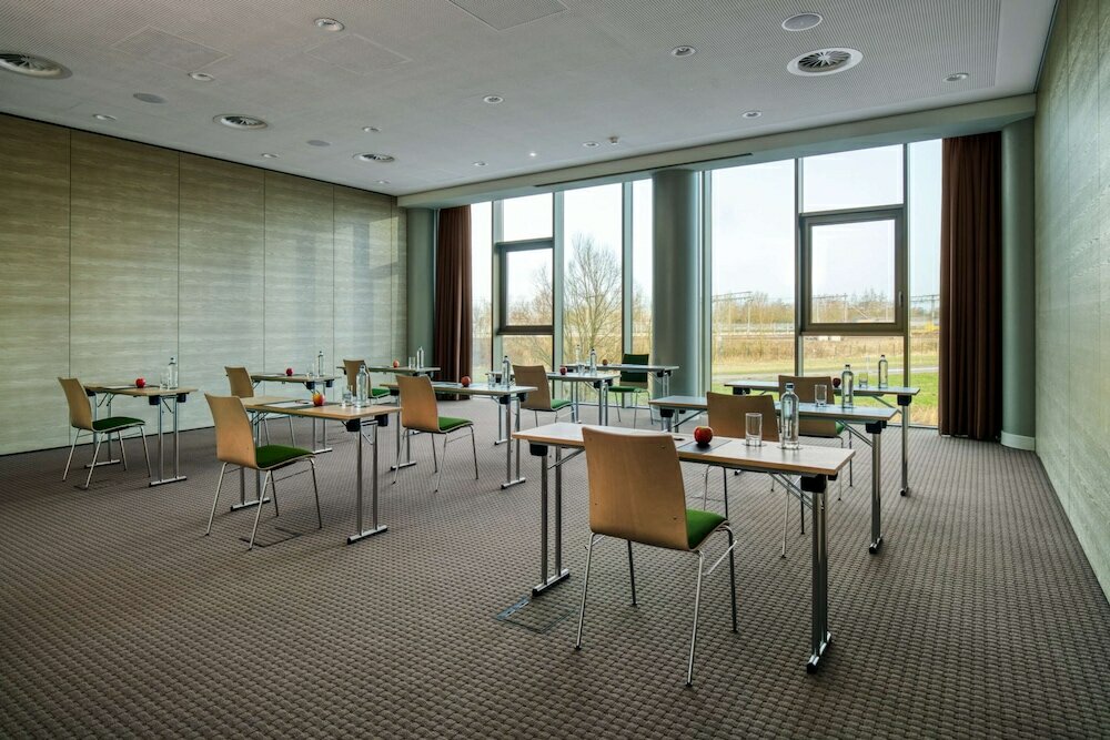 Фото IntercityHotel Amsterdam Schiphol Airport