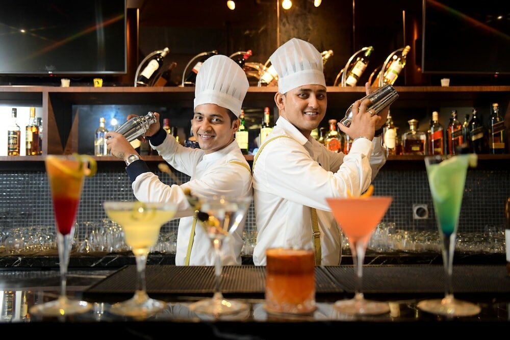 Фото Novotel Guwahati Gs Road Hotel