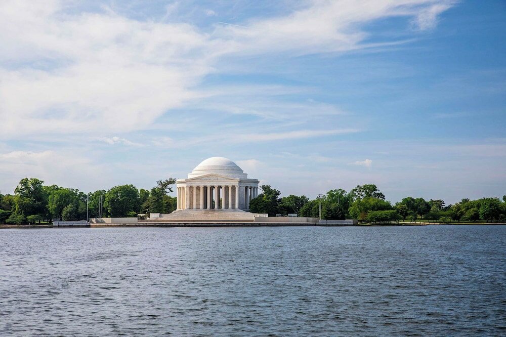 Фото The Madison Hotel